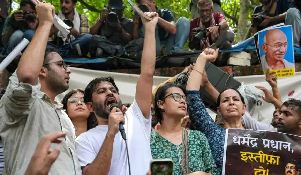 CJP Protest Jantar Mantar: Youth Demand Dharmendra Pradhan Resignation 1 CJP protest Jantar Mantar youth wearing cockroach masks in Delhi